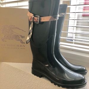 Burberry Kenyon Nova Belt Rain Boots, size 40